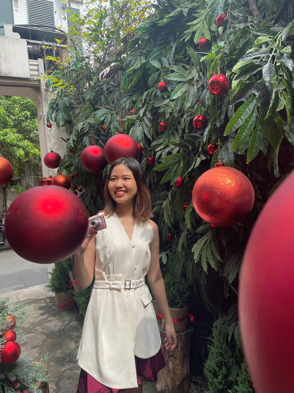 <p class="Normal" style="text-align:justify;"> Là một nữ quản lý, trong các giai đoạn cao điểm chạy số, chị tập trung toàn lực cho công việc vì mục tiêu chung. Nhưng khi dự án hoàn thành, chị luôn chủ động dành một khoảng "trạm nghỉ" để đi du lịch, đổi không khí và làm những điều mình thích nhằm tái tạo năng lượng.</p>