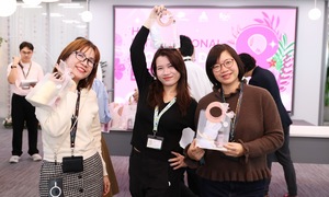 'Một nửa thế giới' FPT tại Nhật Bản nhận quà 8/3