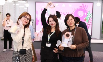 'Một nửa thế giới' FPT tại Nhật Bản nhận quà 8/3