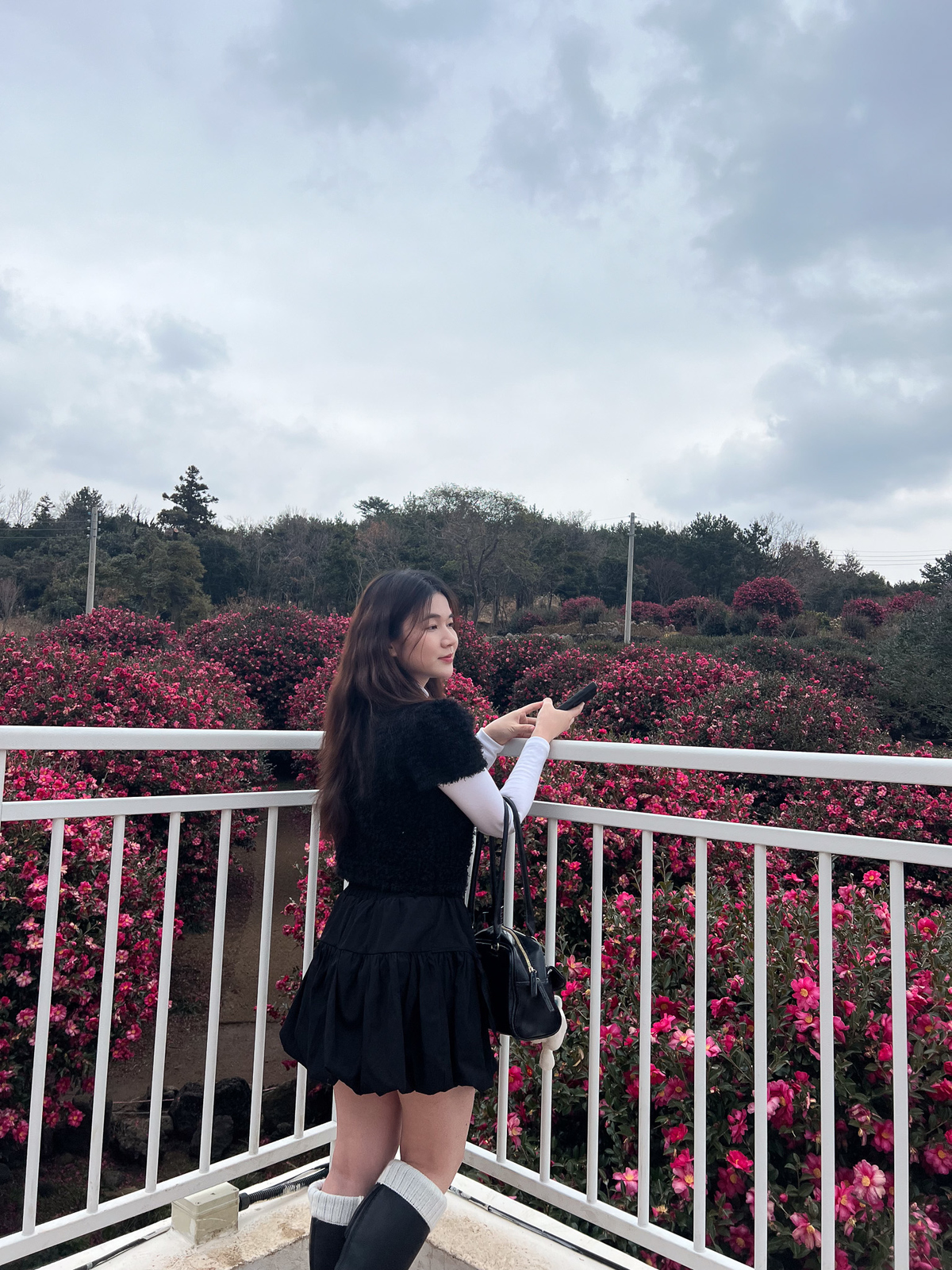 <p class="Normal" style="text-align:justify;"> Kỷ niệm đáng nhớ nhất của Thanh là những ngày "lướt sóng" giữa những yêu cầu thay đổi từ khách hàng. Dù thay đổi tính năng liên tục cùng deadline sát nút khiến cả team "cười ra nước mắt", sự linh hoạt và chủ động quản lý rủi ro đã giúp đội dự án bàn giao đúng hạn, nhận về cơn mưa lời khen.</p>