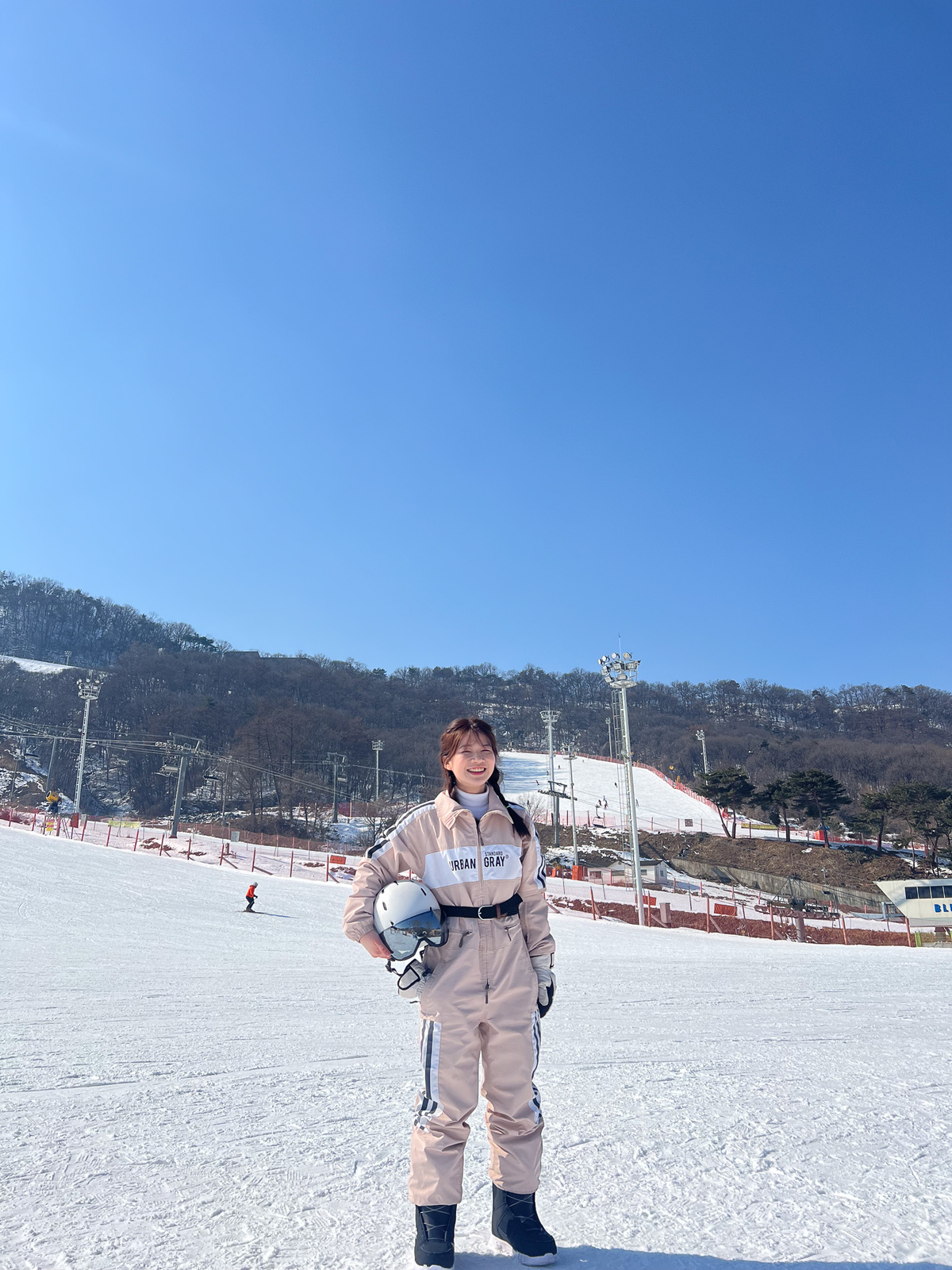 <p class="Normal" style="text-align:justify;"> Khi tạm gác lại những luồng nghiệp vụ phức tạp, Phương Thanh dành thời gian chăm chút thế giới riêng bằng những điều giản dị. Một bộ phim hay, một buổi cà phê "xả stress" cùng bạn bè, hay tự tay mua một bó hoa tươi cắm trong phòng cũng đủ làm cô gái trẻ nạp đầy năng lượng.</p>