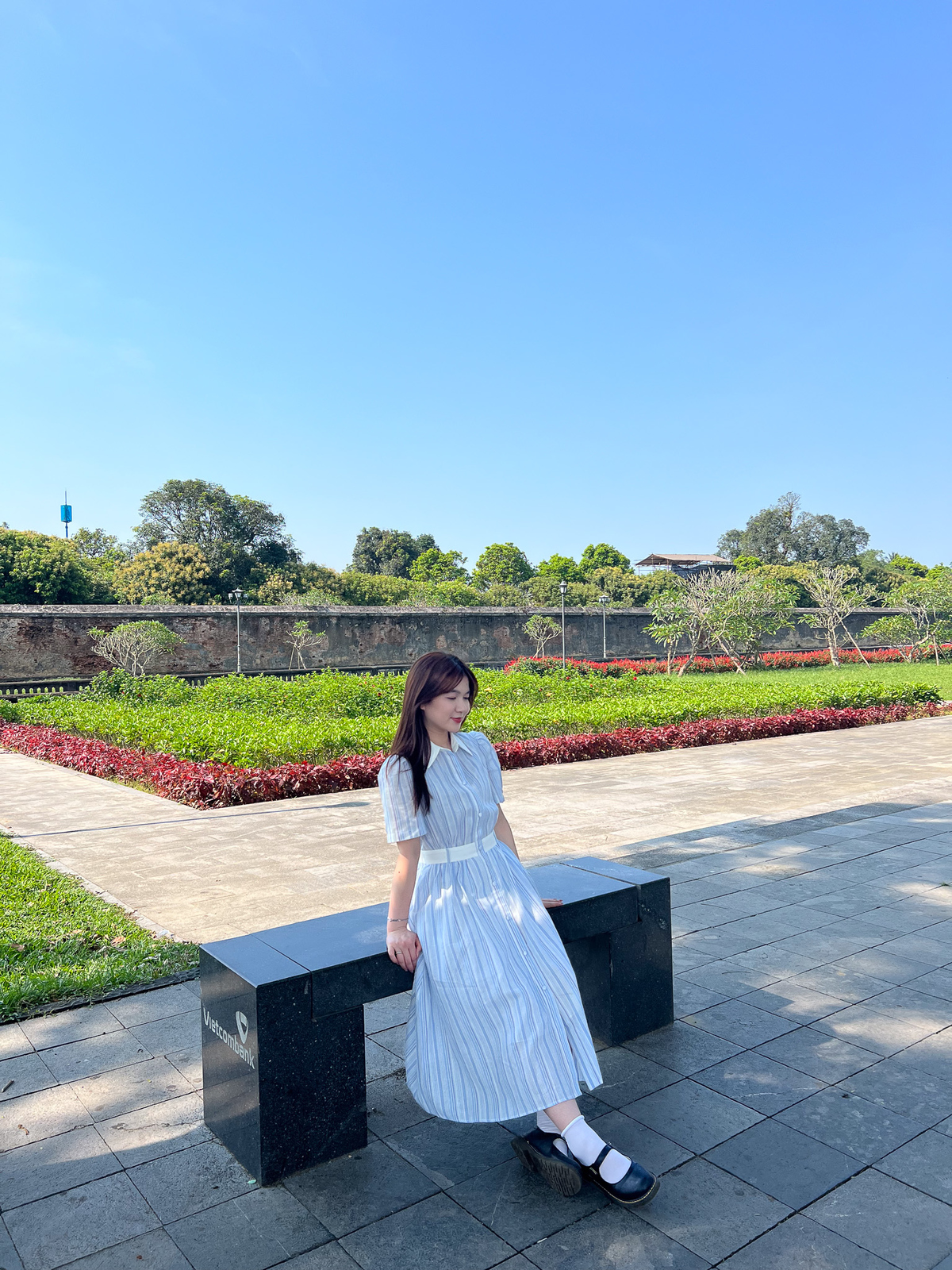 <p class="Normal" style="text-align:justify;"> Sở hữu vẻ ngoài có vẻ nghiêm túc khiến nhiều người nhầm tưởng là lạnh lùng, nhưng Phương Thanh "thoát vai" BA lại là một cô gái cực kỳ vui vẻ và thích tâm sự. Những buổi vung vợt trên sân cầu lông hay lang thang chụp ảnh thiên nhiên là cách Thanh lưu giữ những khoảnh khắc thanh xuân rực rỡ.</p>