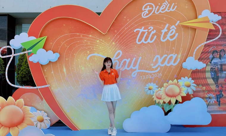 Wander F: Trải nghiệm một ngày đi làm điều tử tế