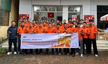 Salesman Viễn thông FPT đi kết nối Internet, tiện chân dệt 30 tỷ bước chân