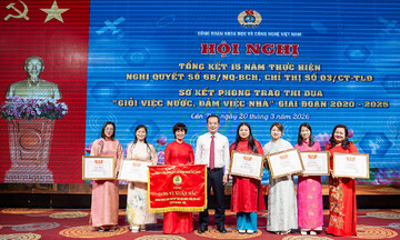 FPT nhận Cờ thi đua xuất sắc từ Công đoàn Khoa học và Công nghệ