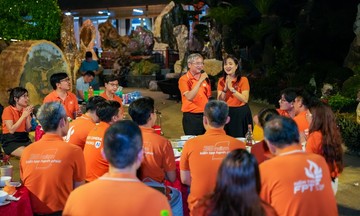 Món quà đặc biệt của anh Bùi Quang Ngọc dành cho các nhà sáng tạo iKhiến