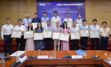 Nữ giảng viên nhà FPT nhận Bằng khen của Hội Tin học Việt Nam