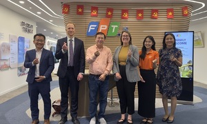 FPT tiếp đoàn Tổng Lãnh sự quán Mỹ thăm Trung tâm R&D về công nghệ cao và chip bán dẫn