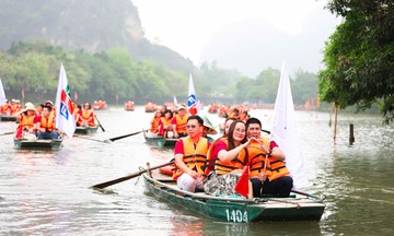 Top 100 FPT 2025 tìm ‘điểm chạm’ tâm hồn ở Bái Đính - Tràng An