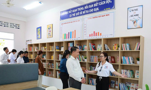 Tủ sách 'VnExpress 25 năm' về với một trong các xã nghèo nhất cả nước