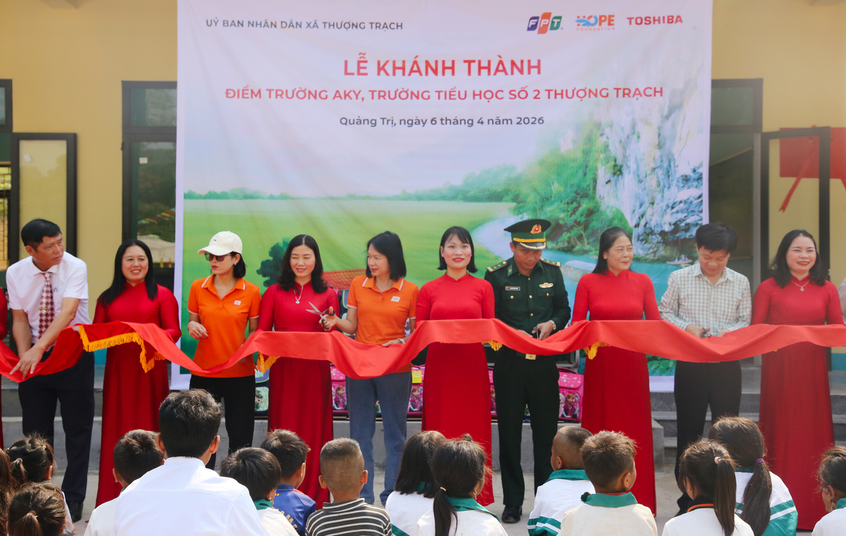 <p class="Normal"> Trước những khó khăn của các em nhỏ nơi đây, cuối năm 2025, Tập đoàn FPT cùng Quỹ Hy vọng và các đối tác thực hiện dự án xây mới điểm trường A Ky. Sau thời gian xây dựng, đến nay công trình đã hoàn thành, cách điểm trường cũ khoảng 250m, nằm bên tuyến đường cuối bản, thuận lợi cho học sinh đến trường.</p>