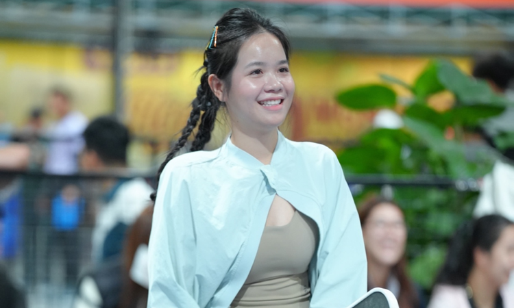 Bóng hồng nhà F: Từ ‘chơi thử’ tới ‘out trình’