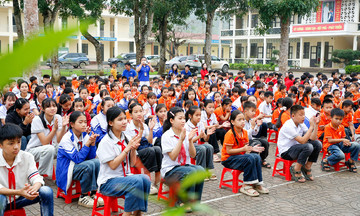 25.000 cuốn sách gieo tri thức lên vùng cao