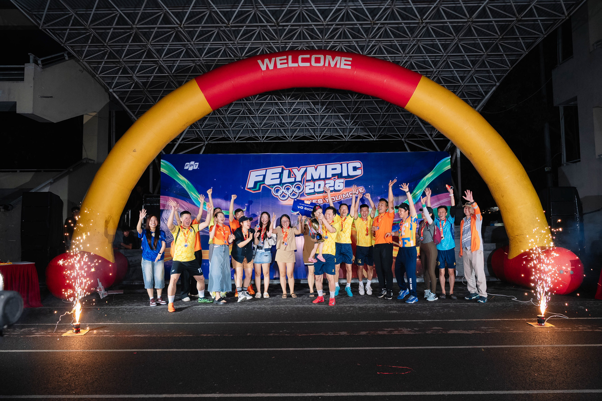 <p class="Normal"> Ngay từ vòng loại, anh Vũ Chí Thành - Hiệu trưởng FPT Polytechnic kiêm tiền đạo của đội Poly 1 - đã đầy tự tin khẳng định “Poly 1 năm nay sẽ cân tất cả các đội”. Trên hành trình tại FElympic 2026, đội bóng này đã chứng minh điều đó bằng phong độ ổn định, lối chơi bản lĩnh và việc tiếp tục giữ vững ngôi vô địch ở bộ môn bóng đá.</p>