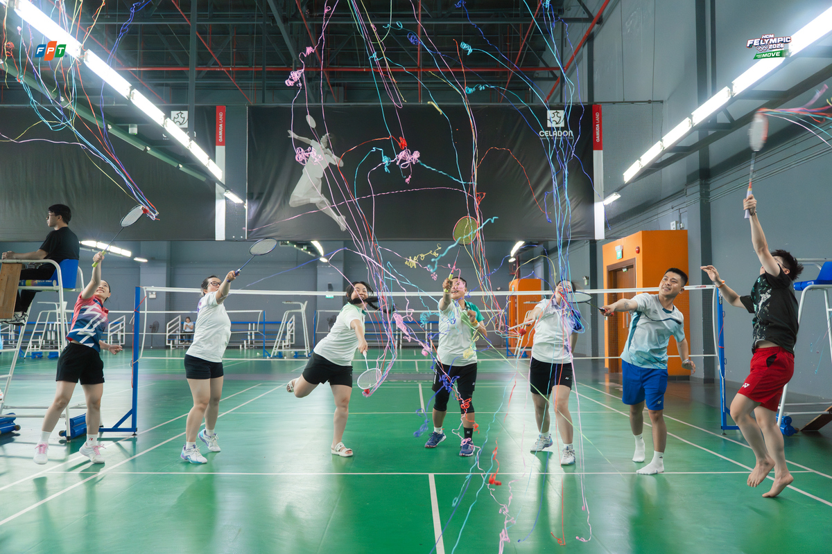 <p class="Normal" dir="ltr"> Tại TP HCM, FElympic có 5 bộ môn thi đấu gồm bowling, cầu lông, bóng đá, diễu hành biểu diễn và thể thao liên hoàn. Ngày hội chính diễn ra ngày 18/4, với khoảng 600 vận động viên và cổ động viên tham gia.</p>