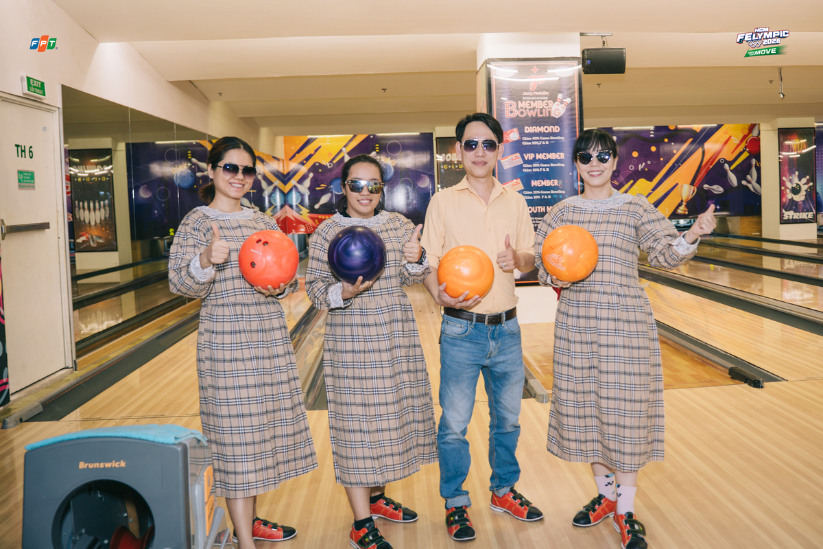 <p> Màn hoá trang độc đáo khiến khán giả "cười ngất" của nhóm vận động viên môn <span>bowling.</span></p>