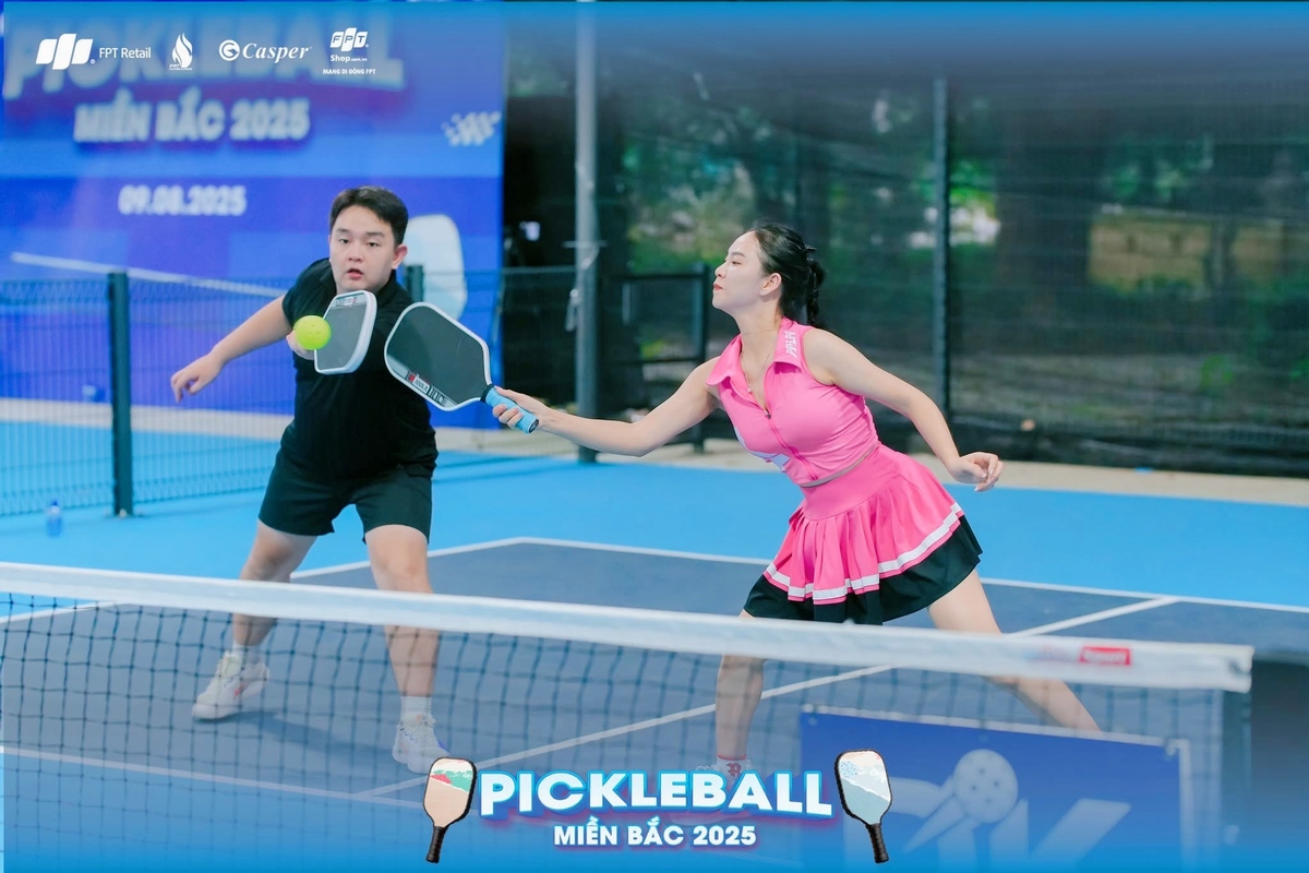 <p class="Normal" style="text-align:justify;"> Giữa guồng quay công việc bận rộn, chị Thuý chọn cách “giữ năng lượng” bằng những buổi chơi pickleball vào buổi tối hoặc cuối tuần. Với chị, đó là khoảng thời gian để reset - khi cơ thể được vận động, đầu óc được thả lỏng, và mọi áp lực công việc tạm gác lại phía sau.</p>