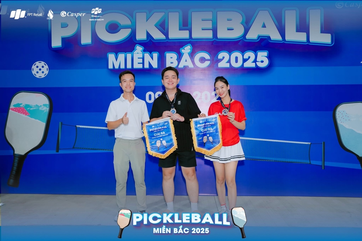 <p> Với chị Thuý, pickleball không chỉ là một môn thể thao. Đó là nơi để vận động, để vui, để kết nối - và để hiểu nhau hơn ngoài công việc. “Mỗi lần ra sân là một lần vui”, chị chia sẻ. Có lẽ vì thế, ngày càng nhiều người FPT Retail tìm đến pickleball, không chỉ để khỏe hơn, mà còn để gần nhau hơn. </p>
