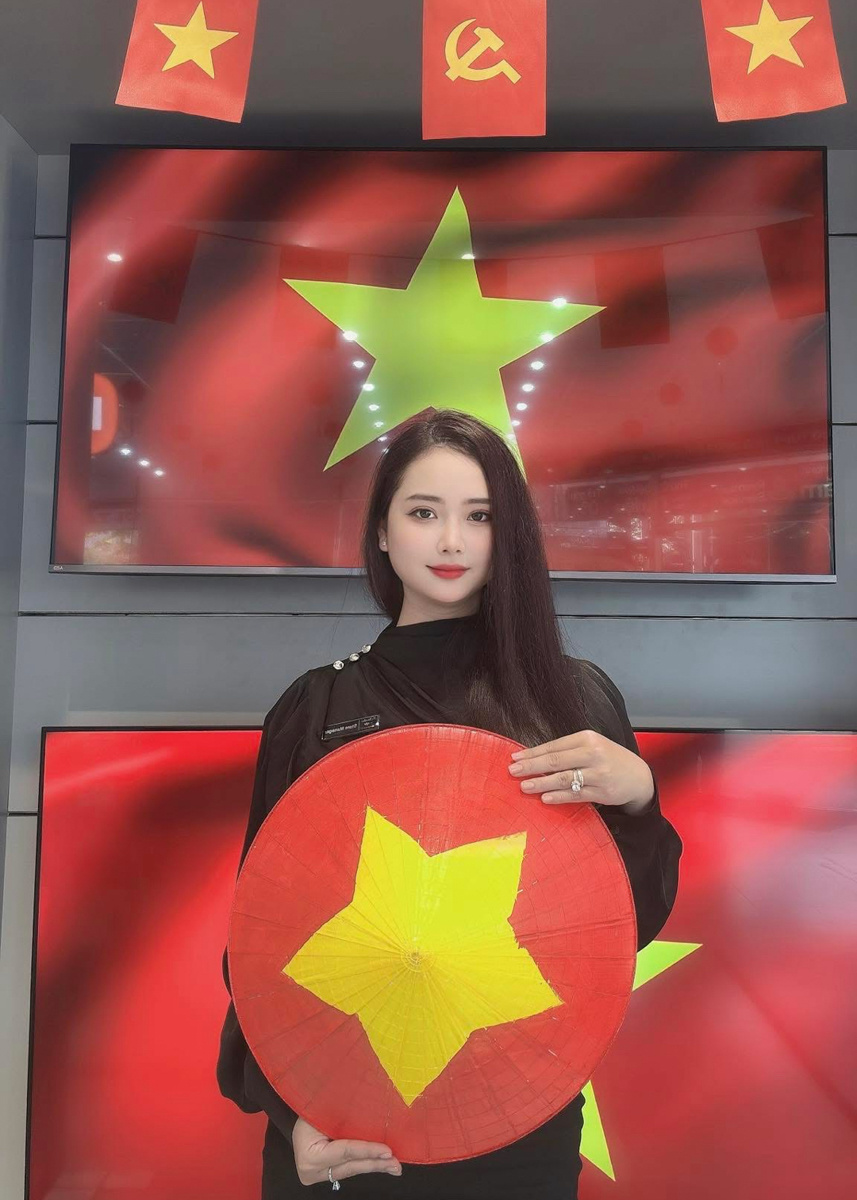 <p class="Normal" style="text-align:justify;"> Hiền kể, những ngày cận kề dịp lễ 30/4 - 1/5, nhịp độ tại FPT Shop như được nhấn nút “tăng tốc toàn diện”. Lượng khách tấp nập sắm sửa, nâng cấp thiết bị nhân kỳ nghỉ lễ khiến cả đội ngũ cùng guồng quay hối hả. Dẫu bận rộn, nhưng ánh mắt ai nấy đều toát lên sự tập trung và một nguồn năng lượng tích cực.</p>