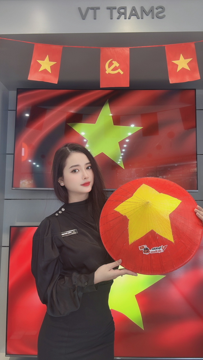 <p class="Normal" style="text-align:justify;"> Không khí lễ hội được "lên mood" từ sớm qua từng góc trang trí nhỏ và các chương trình ưu đãi ngập tràn. Với Lâm Nguyễn Hiền &lpar;Trưởng quản lý FPT Shop 121 Lê Lợi, vị trí kim cương - "trung tâm của trung tâm" TP HCM&rpar;, hưởng ứng ngày lễ không nằm ở hình thức hô hào, mà là nỗ lực làm tốt hơn công việc mỗi ngày để mỗi trải nghiệm của khách hàng bước vào cửa hàng đều trở nên trọn vẹn.</p>