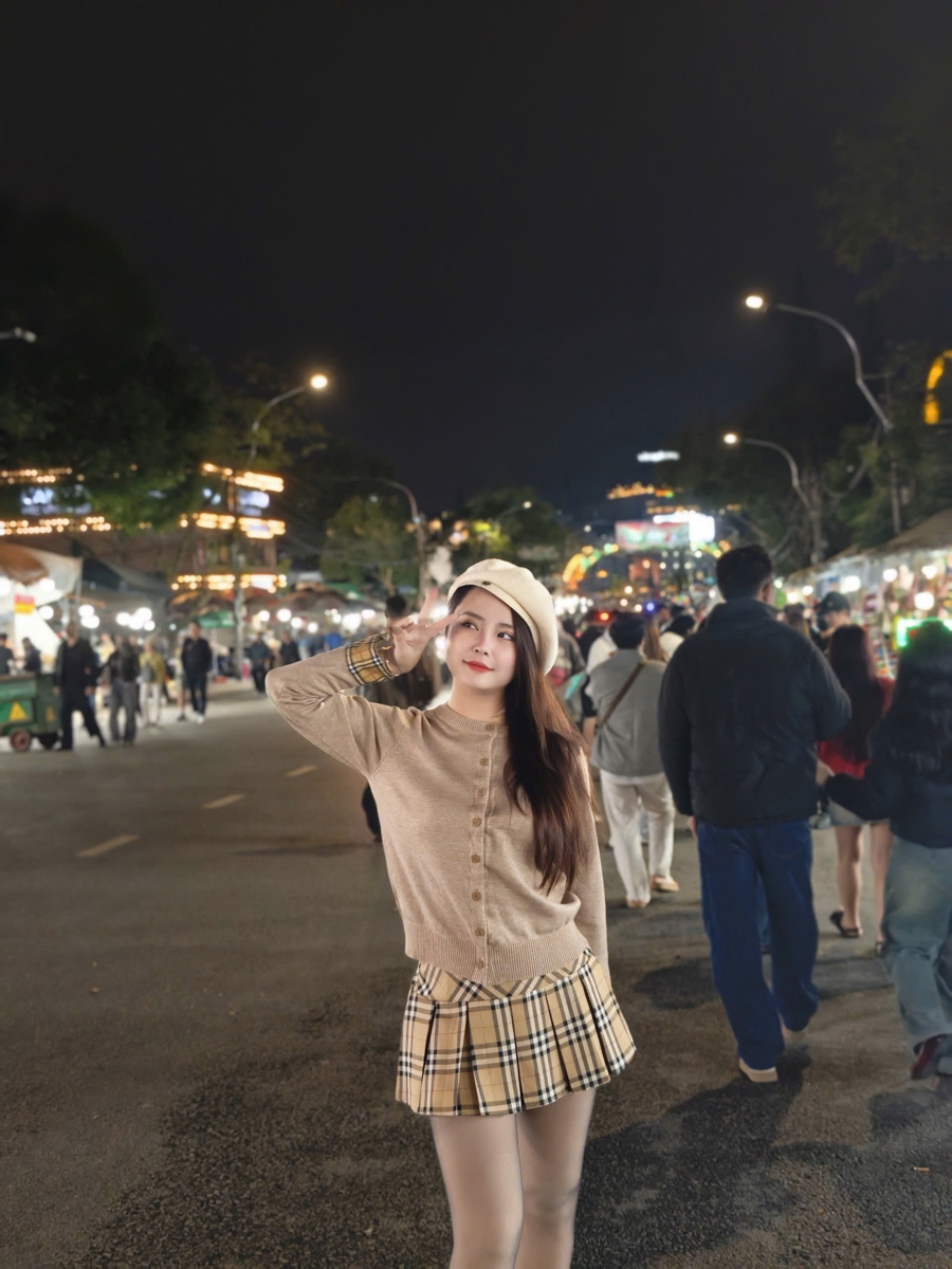 <p class="Normal" dir="ltr" style="text-align:justify;"> “Cảm ơn vì đã không bỏ mặc tụi mình”, vị khách chia sẻ trước khi rời đi. Khoảnh khắc ấy, Hiền nhận ra lòng yêu nước đôi khi chỉ là sự kiên nhẫn, tử tế, giữ chữ tín để lại ấn tượng đẹp đẽ về con người Việt Nam trong mắt bạn bè quốc tế.</p>