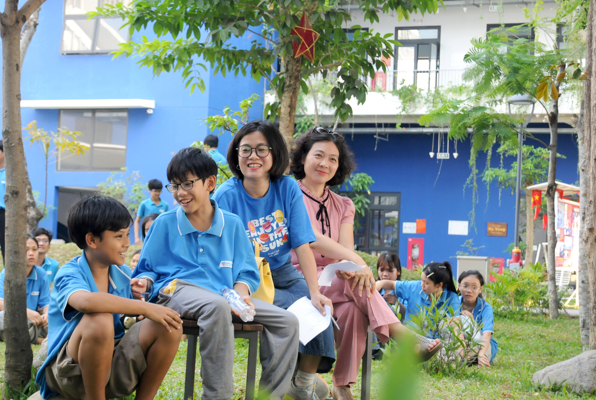 <p> Các em còn tham gia những chương trình ngoại khoá, do cô chú trong và ngoài FPT mang đến hàng tuần.</p>