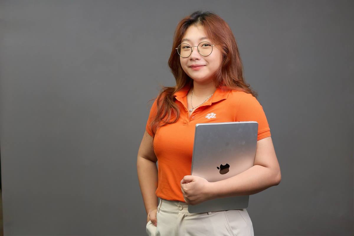 <p> Dương Phương Anh, cô gái trẻ đến từ Ban Marketing và Truyền thông FPT IS, người đang âm thầm truyền lửa đam mê với bộ môn bắn cung tưởng chừng "xa lạ" nhưng đầy sức hút đến với các đồng nghiệp.</p>