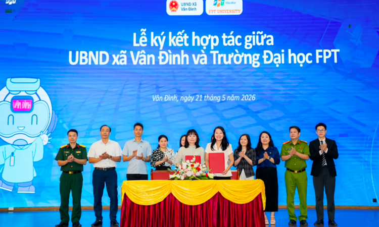 Sinh viên FPT tiếp tục hỗ trợ chuyển đổi số tại Hà Nội