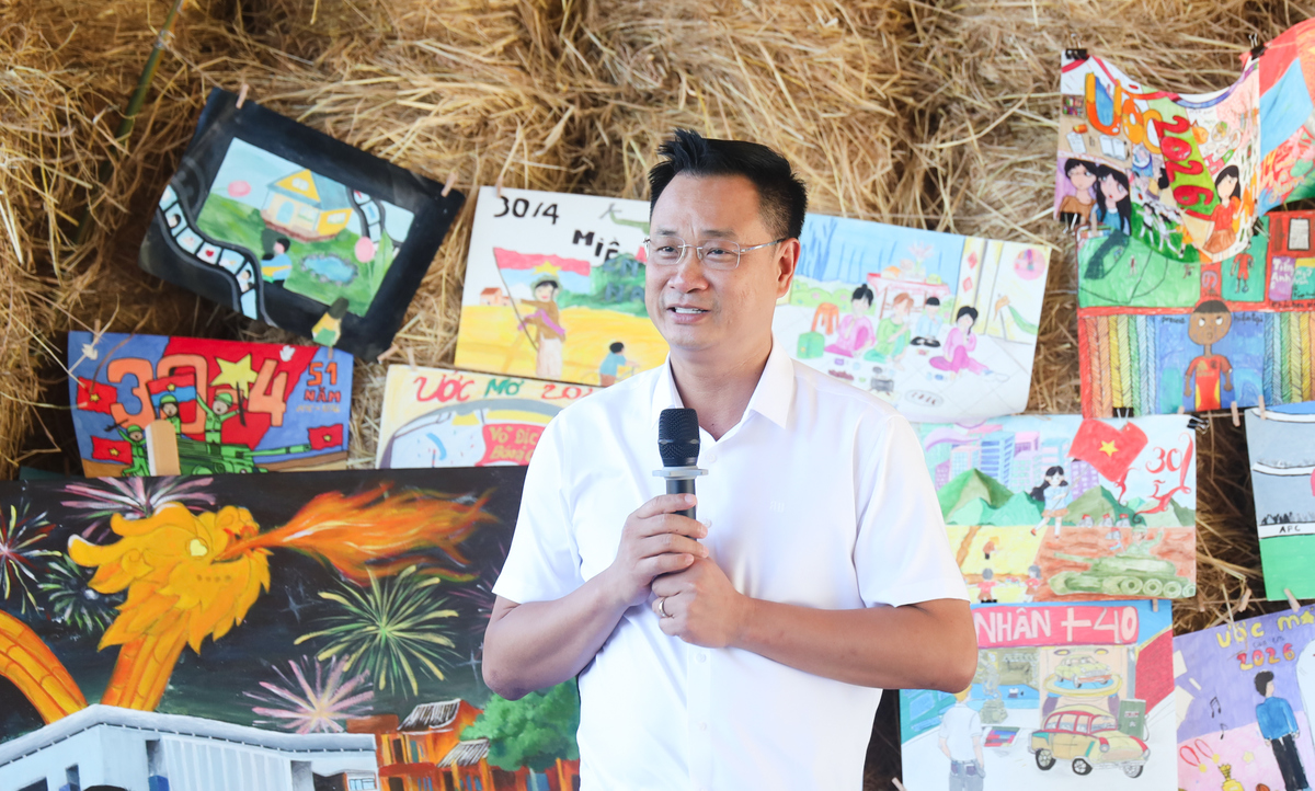 <p> Theo Bí thư, nhiều em đã tốt nghiệp, trưởng thành và vượt qua hoàn cảnh để đạt nhiều thành tích trong học tập, rèn luyện. “Tất cả là nhờ sự yêu thương”, ông nói và gửi lời chúc mừng nhà trường vì đã xây dựng được một môi trường giáo dục đáng mơ ước.</p>