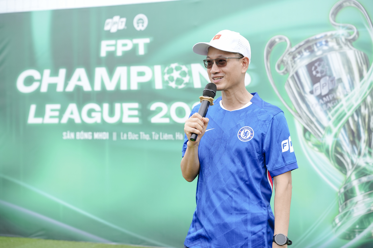 <p class="Normal" style="text-align:justify;"> Phát biểu tại lễ khai mạc, anh Nguyễn Thế Phương, Phó Tổng giám đốc FPT, nhấn mạnh FPT Champions League là một trong những giải đấu có truyền thống lâu đời và sôi động bậc nhất trong hệ thống thể thao FPT. Anh đánh giá cao điểm mới của mùa giải khi có thêm nhánh Bô lão, kỳ vọng các trận đấu sẽ diễn ra hấp dẫn, nhiều pha bóng đẹp, trên tinh thần fair-play và đoàn kết.</p> <p class="Normal" style="text-align:justify;"> Trưởng BTC giải đấu, Trưởng ban Tinh thần và Văn hóa FPT Đinh Tiến Dũng cũng gửi gắm thông điệp: bóng đá có thể quyết liệt, nhưng sau cùng vẫn là sân chơi để người FPT gắn kết, khỏe hơn và hiểu nhau hơn.</p>