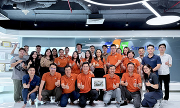 Tập thể dự án AI Factory nhận Sao chiến công FPT hạng Nhì