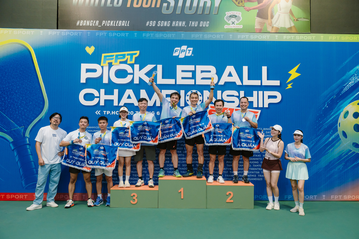 <p class="Normal" dir="ltr" style="text-align:justify;"> Chung kết nội dung Tinh hoa là màn so tài giữa cặp Nguyễn Văn Khoa - Nguyễn Ngọc Minh Huân và cặp Nguyễn Thái Hiệp - Nguyễn Hữu Hoài Hưng. Trận đấu diễn ra gay cấn không kém các nội dung chính, khi hai bên liên tục rượt đuổi điểm số và giữ thế cân bằng trong phần lớn thời gian thi đấu. Chung cuộc, cặp Nguyễn Văn Khoa - Nguyễn Ngọc Minh Huân giành chức vô địch.</p> <p class="Normal" dir="ltr" style="text-align:justify;"> Giải Nhì: Nguyễn Thái Hiệp  và Nguyễn Hữu Hoài Hưng - Viễn thông FPT. Giải Ba: Lương Gia Quốc Bảo và Trương Tiến Trí &lpar;Viễn thông FPT&rpar;; Phan Phúc Đạt và Cao Quỳnh Tâm &lpar;Phần mềm FPT&rpar;.</p>