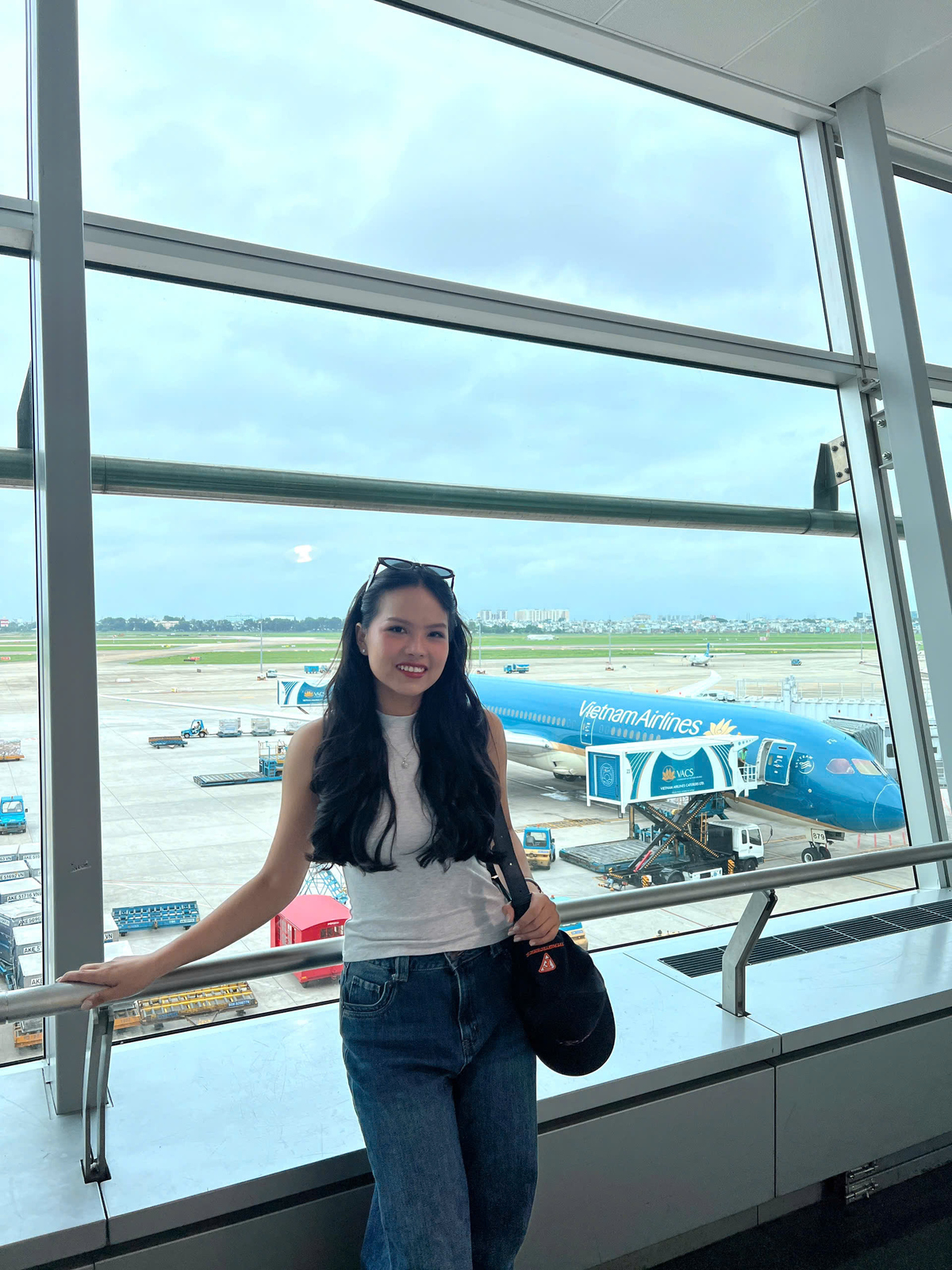 <p class="Normal" style="text-align:justify;"> Với Khánh Vy, thể thao giúp cân bằng tinh thần sau công việc giảng dạy và mở ra thêm cơ hội kết nối với mọi người, khi mọi khoảng cách dường như được kéo gần lại qua những pha bóng, tiếng cười và tinh thần đồng đội.<br /> Thời gian tới, cô mong tiếp tục làm tốt công việc hiện tại, sáng tạo thêm nhiều hoạt động mới cho sinh viên, đồng thời duy trì pickleball đều đặn để tiến bộ hơn và góp mặt ở nhiều giải đấu tiếp theo.</p>