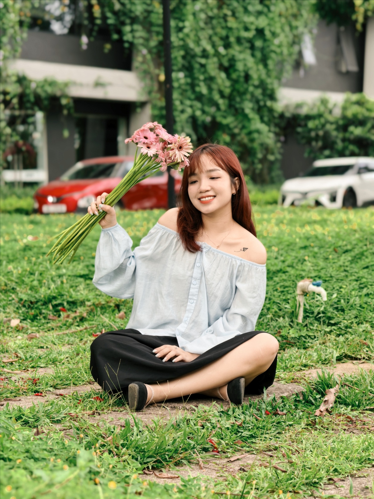<p class="Normal" style="text-align:justify;"> Nếu tự giới thiệu về bản thân ngoài công việc, Hoàng Anh gọi mình là một người khá “đậm màu cảm xúc” và yêu âm nhạc. Với Hoàng Anh, âm nhạc không đứng bên ngoài cuộc sống, mà đã trở thành một phần tự nhiên trong cách cảm nhận và bộc lộ cảm xúc.</p>