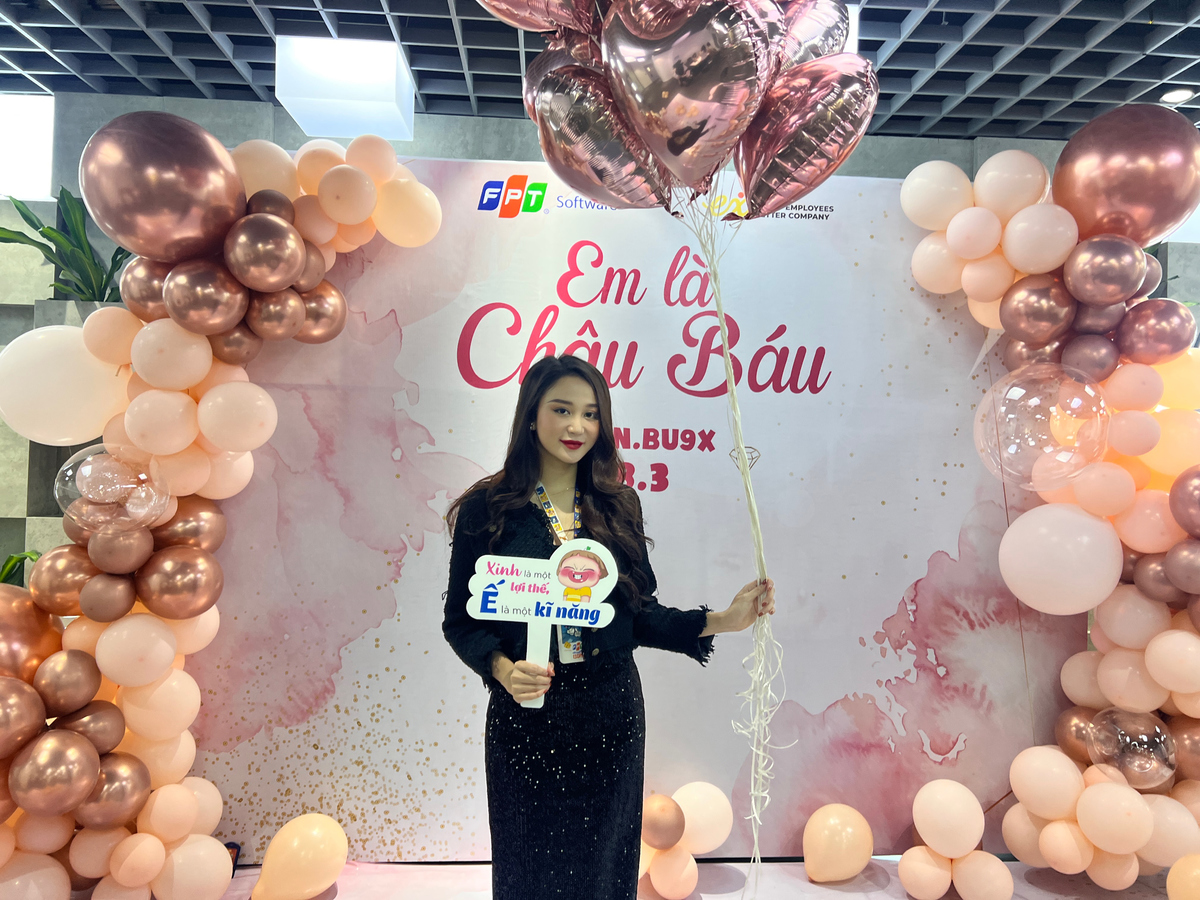 <p class="Normal"> Ngoài việc tạo sân chơi giúp CBNV đơn vị phát huy sở thích, sở trường và giải trí sau giờ làm, FUN/Media còn góp phần đưa văn hóa FPT đến gần hơn với người mới và duy trì sự gắn kết với những thế hệ đi trước.</p> <p class="Normal"> Cũng như các đồng nghiệp làm công việc Tổng hội/Truyền thông tại FPT, Hạnh bày tỏ niềm tự hào rằng mình đang góp một phần nhỏ trong việc gìn giữ và lan tỏa văn hóa doanh nghiệp bằng những cách tiếp cận mới mẻ, phù hợp với thế hệ trẻ. “Nhiệm vụ của chúng tôi là để người mới không thấy lạc lõng, còn những nhân viên lâu năm vẫn luôn cảm nhận đây là nơi mình thuộc về. Với tôi, mỗi đồng nghiệp đều là một mảnh ghép đặc biệt, cùng nhau tạo nên bức tranh văn hóa lâu đời của FPT”.</p>