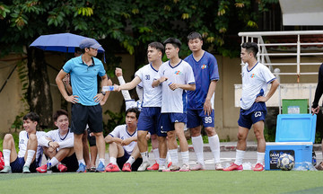 ‘Tôi không chỉ muốn anh em đá tốt, mà còn muốn đồng đội gắn bó’