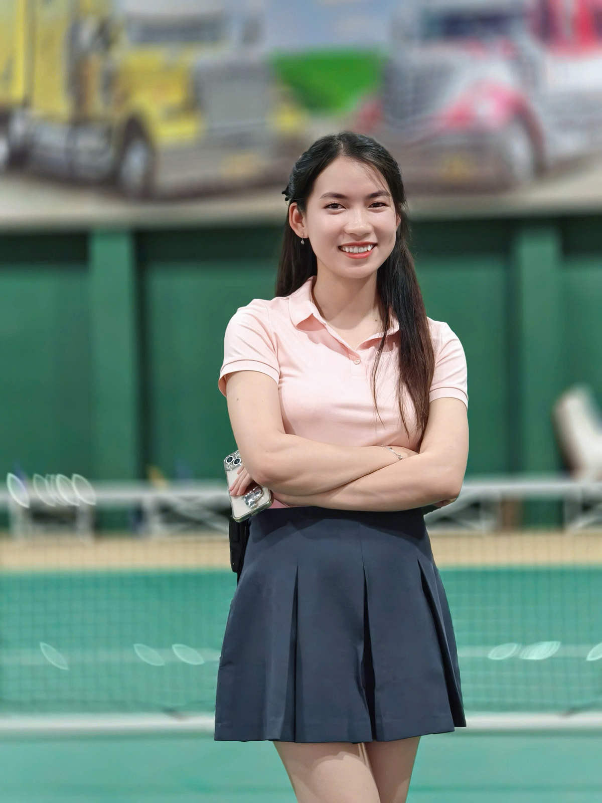 <section> <section> <p class="Normal"> Gần đây, dấu ấn đáng nhớ nhất với Hương là việc ra mắt cuốn e-book Hành trình tuổi 25 nhân dịp sinh nhật của mình. Cuốn sách được ví như một thước phim quay chậm, ghi lại những vấp ngã, trải nghiệm và những con người đã đồng hành cùng cô trên hành trình trưởng thành. Nhìn lại chặng đường đã qua, điều khiến Hương tự hào không nằm ở những danh hiệu đạt được, mà ở việc bản thân vẫn không ngừng tiến về phía trước, từng bước hoàn thiện và phát triển mỗi ngày.</p> </section> </section>