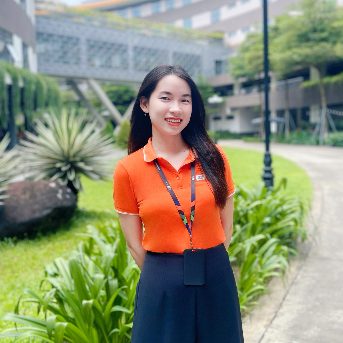<p class="Normal"> Sau tốt nghiệp đại học, Ngọc Hương xem việc gia nhập Phần mềm FPT là một bước ngoặt quan trọng trong hành trình phát triển bản thân. Từ một cô gái trẻ mới ra trường, môi trường công nghệ năng động cùng cơ hội được làm việc với các đối tác trong và ngoài nước đã giúp cô nàng đang trưởng thành hơn mỗi ngày.</p>