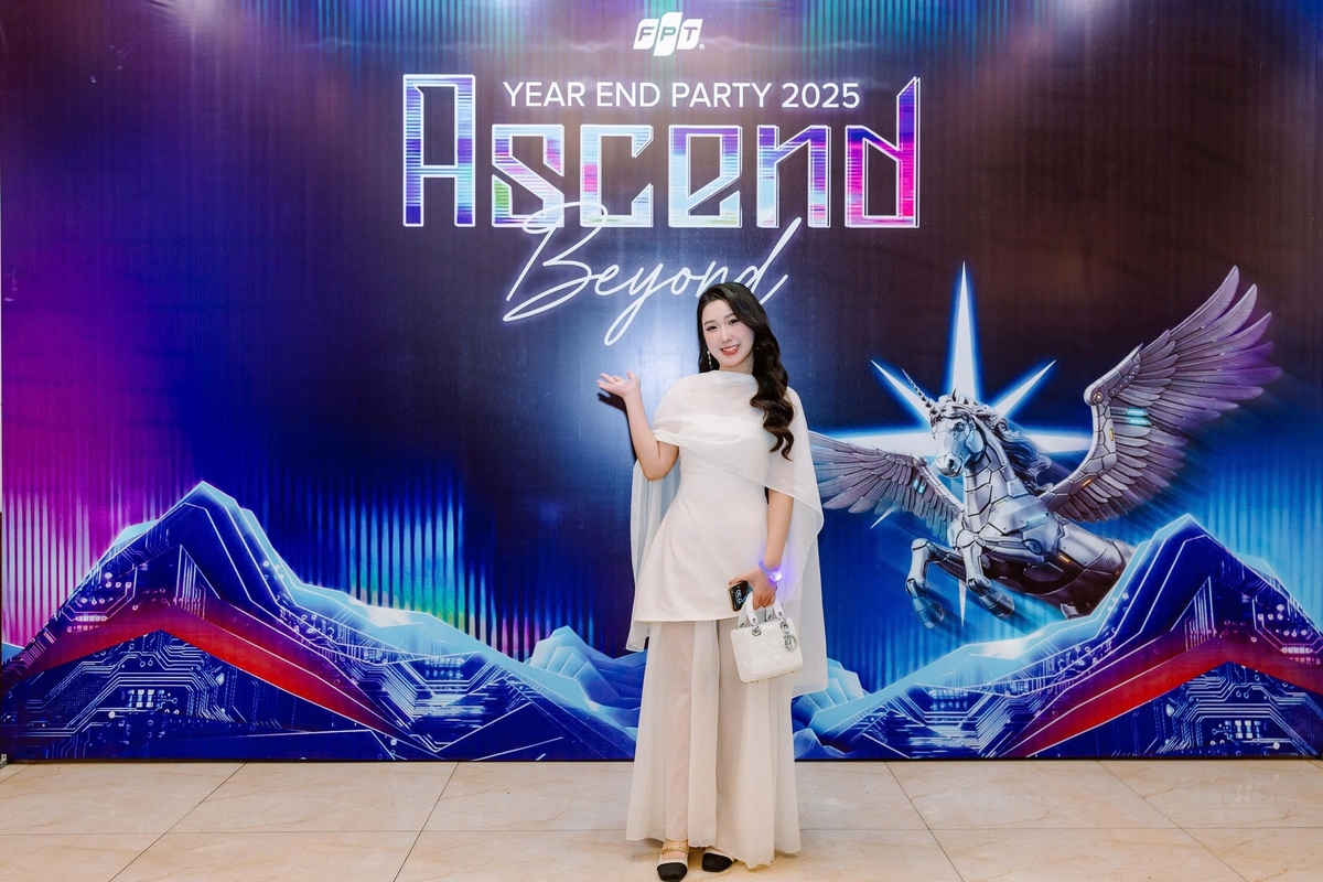 <p class="Normal" style="text-align:justify;"> Một ngày làm việc của Vi thường bắt đầu bằng việc rà soát lịch trình, sắp xếp mức độ ưu tiên và chuẩn bị cho những thay đổi bất ngờ. Điều thú vị là cô không ngại những lịch trình phát sinh. Ngược lại, chính những tình huống ngoài kế hoạch lại mang đến nhiều cơ hội tạo giá trị cho tổ chức.</p>