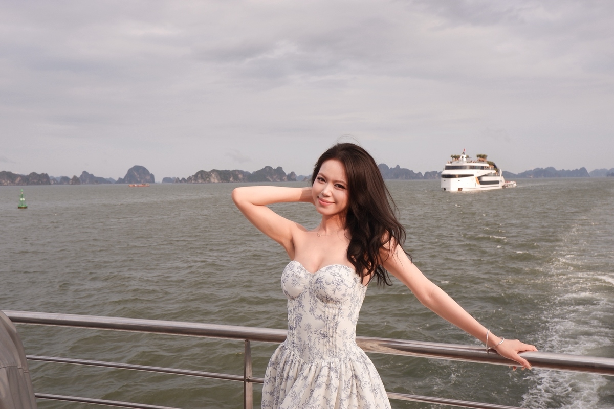 <p class="Normal" style="text-align:justify;"> Tháng 1/2026, Hồng Nhung quyết định rời lĩnh vực ngân hàng để gia nhập FPT Smart Cloud. Với cô, FPT không chỉ là một tập đoàn công nghệ lớn mà còn là môi trường năng động, nơi mỗi người được khuyến khích đổi mới, sáng tạo và có nhiều cơ hội phát triển bản thân.</p>