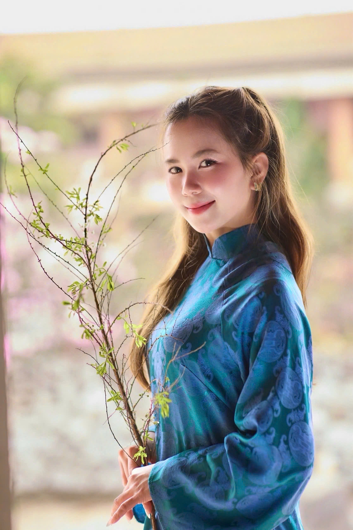 <p class="Normal" style="text-align:justify;"> "Lúc ấy, mình chẳng nghĩ tới điều gì ngoài cố gắng hết sức vì sức khỏe của người khách nước ngoài đó", chị nói.</p> <p class="Normal" style="text-align:justify;"> Đến khi kết quả thăm khám cho thấy không có gì nguy hiểm, chị mới thở phào. Nhìn sự nhẹ nhõm của khách hàng và sự an tâm của người thân, Mỹ Hảo thấy hạnh phúc vì đã có mặt đúng lúc một người xa xứ cần điểm tựa.</p>