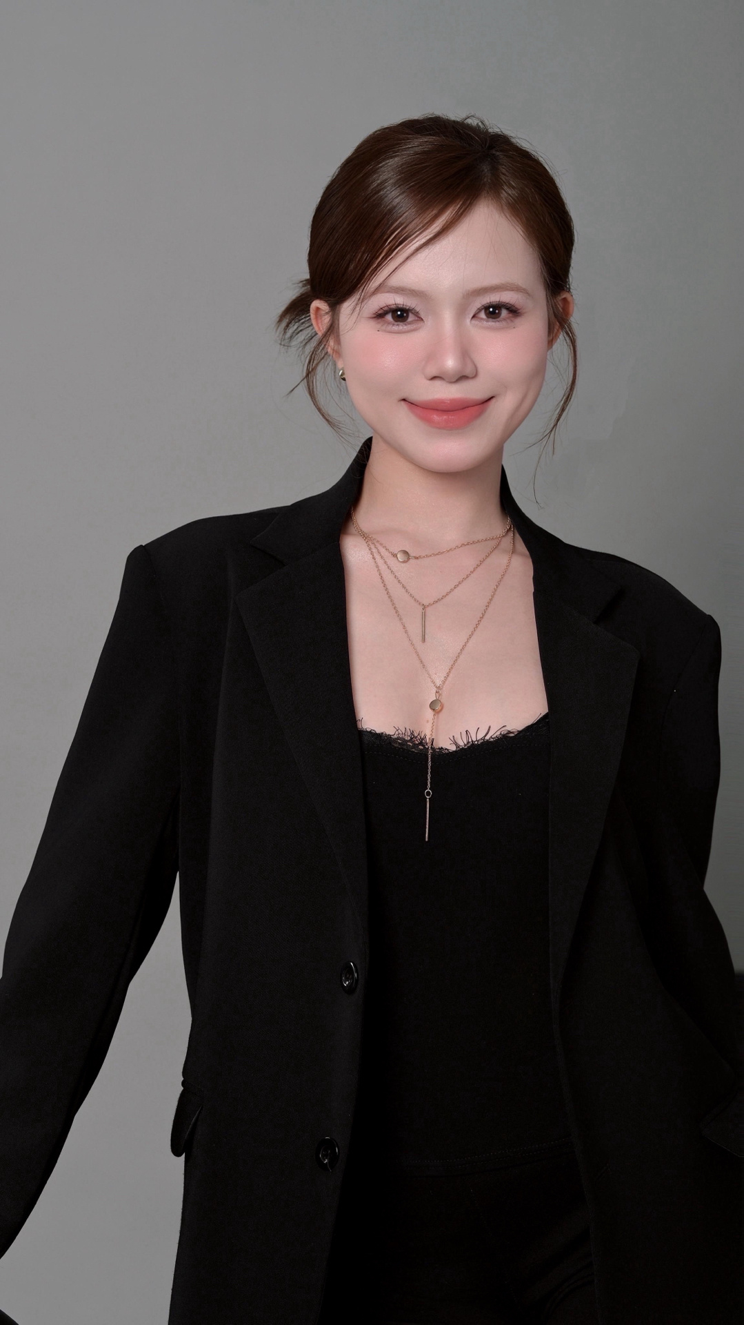 <p class="Normal" style="text-align:justify;"> Là thành viên bộ phận Chăm sóc khách hàng của FPT Smart Cloud, Nhung dành phần lớn thời gian để lắng nghe, kết nối và mang đến những trải nghiệm tích cực cho khách hàng. Bên cạnh công việc chuyên môn, cô còn tham gia tổ chức nhiều chương trình gắn kết, xem mỗi nụ cười và phản hồi tích cực của khách hàng là động lực để cố gắng nhiều hơn.</p>