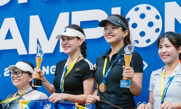 Cặp chị đẹp vô địch FPT Pickleball Championship: Chỉ cần nhìn đồng đội vung vợt là hiểu ý