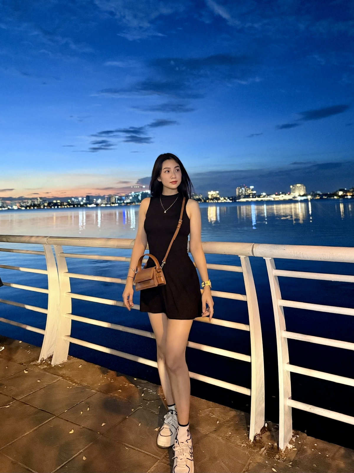 <p class="Normal" style="text-align:justify;"> Sau 11 năm, điều chị Thúy thấy mình thay đổi nhiều nhất là cách nhìn nhận công việc và con người. Từ một nhân viên tập trung làm tốt phần việc của mình, chị học cách chịu trách nhiệm cho cả tập thể, biết đặt mình vào vị trí của người khác và cùng đội ngũ đi qua những thời điểm áp lực.</p>