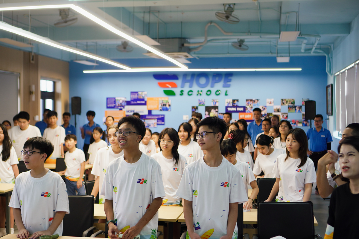 <p> Trước khi bước vào chuỗi hoạt động trải nghiệm, các FSmall được gặp gỡ, làm quen và phổ biến nội quy, lịch trình. Đây cũng là dịp để các em kết nối với những người bạn đồng trang lứa.</p>