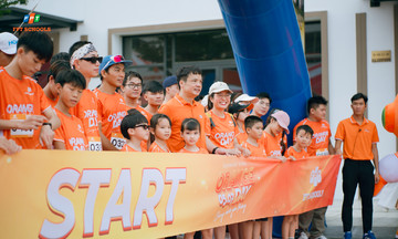 Tổng Giám đốc FPT cùng phụ huynh và học sinh FPT School tham gia giải chạy Orange Day 2026