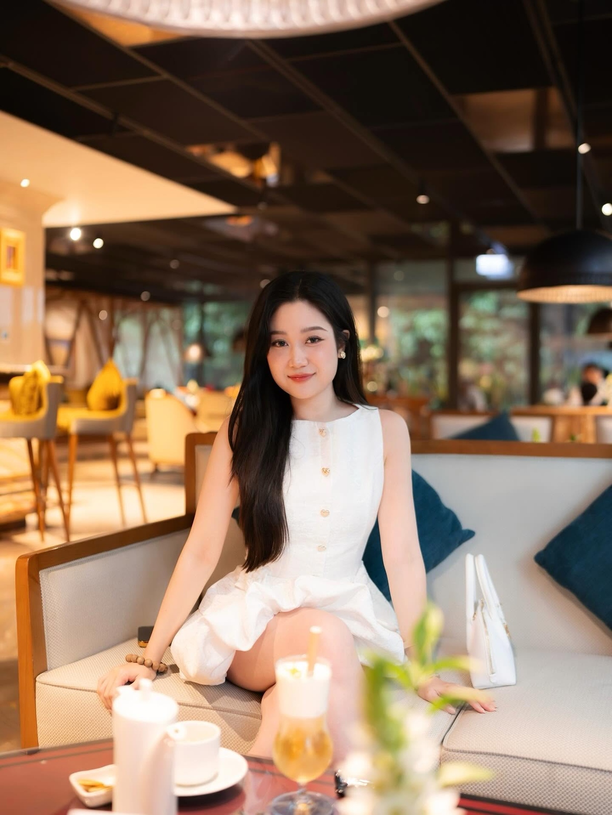 <p class="Normal" style="text-align:justify;"> Trong thời gian tới, Phương Anh mong muốn làm chủ thêm nhiều công cụ AI, tiếp tục thử sức ở những vai trò mới và đóng góp nhiều hơn cho tổ chức. Với cô, điều quan trọng không phải là giữ nguyên một vị trí, mà là luôn giữ được tinh thần sẵn sàng học, sẵn sàng thay đổi và sẵn sàng tạo ra giá trị mới.</p>
