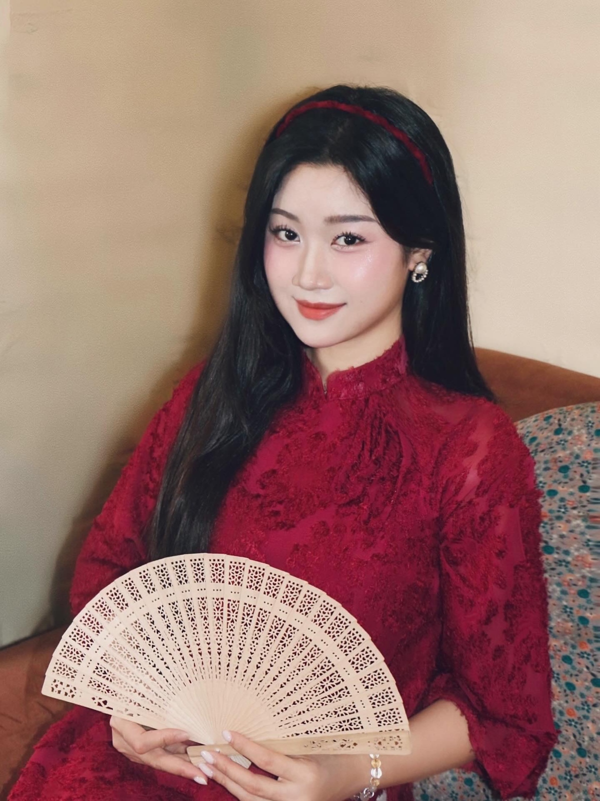 <p class="Normal" style="text-align:justify;"> Điều khiến Phương Anh tự hào nhất không phải là mình làm ở đâu, mà là được giới thiệu bản thân là người FPT. Với cô, chiếc pin cài áo nhỏ bé cũng mang theo niềm tự hào về một doanh nghiệp công nghệ Việt Nam đang từng bước khẳng định vị thế trên bản đồ thế giới.</p>
