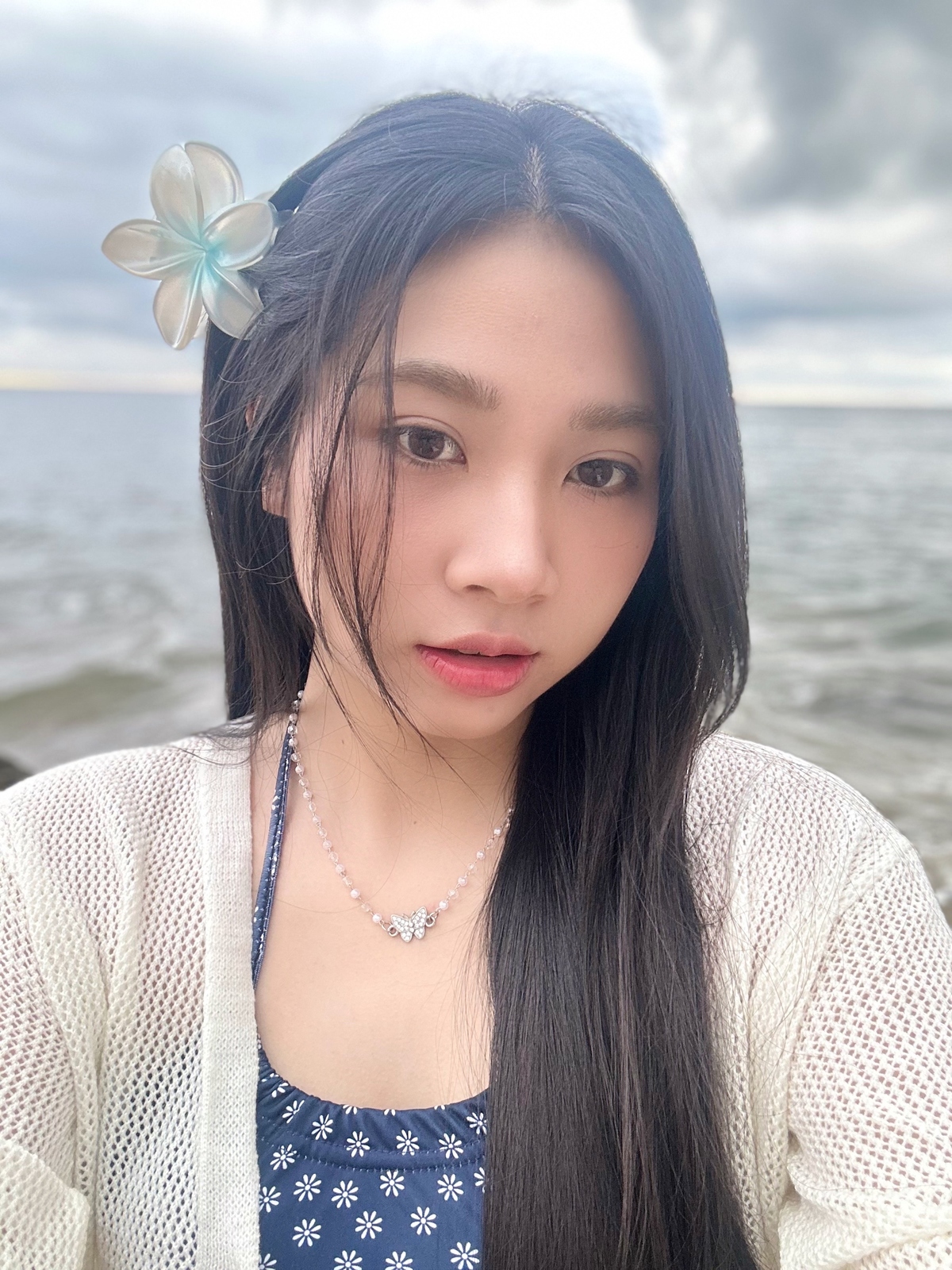 <p class="Normal" style="text-align:justify;"> Được vinh danh Top 100 FPT Retail và nhận chuyến du lịch Trùng Khánh &lpar;Trung Quốc&rpar; là một trong những cột mốc đáng nhớ nhất của Vy. Điều chị nhớ không chỉ là món lẩu cay trứ danh, mà còn là cơ hội gặp gỡ hàng trăm đồng nghiệp xuất sắc trên toàn hệ thống và học được vô số bài học nghề từ những cuộc trò chuyện rất đời thường.</p>
