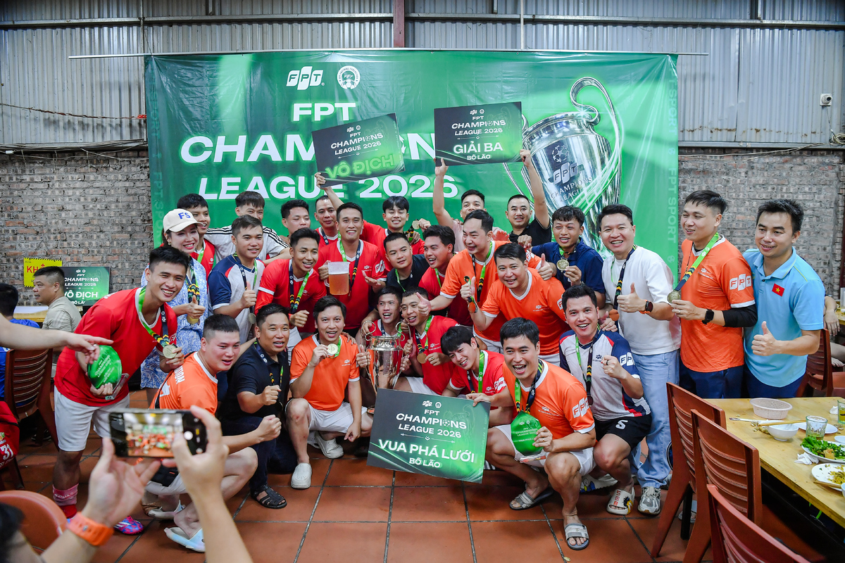 <p class="Normal" style="text-align:justify;"> Nhánh Trẻ khép lại với chiếc cúp vô địch thuộc về FE, đội bóng đã đi một hành trình đầy bản lĩnh để chạm đến ngôi cao nhất. FSOFT 2 giành vị trí Á quân sau trận chung kết giàu nỗ lực. FCI kết thúc mùa giải ở vị trí hạng Ba, trong khi FIS đứng thứ Tư chung cuộc.</p>